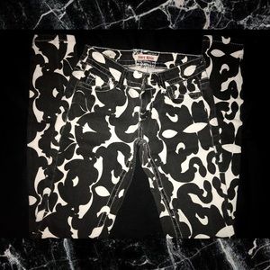 ♟Black and White Baroque Jeans